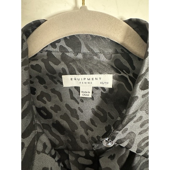 Equipment Femme, Women's Long Sleeve Button-Up, Black Animal Print Silk Blend XS - Picture 4 of 8